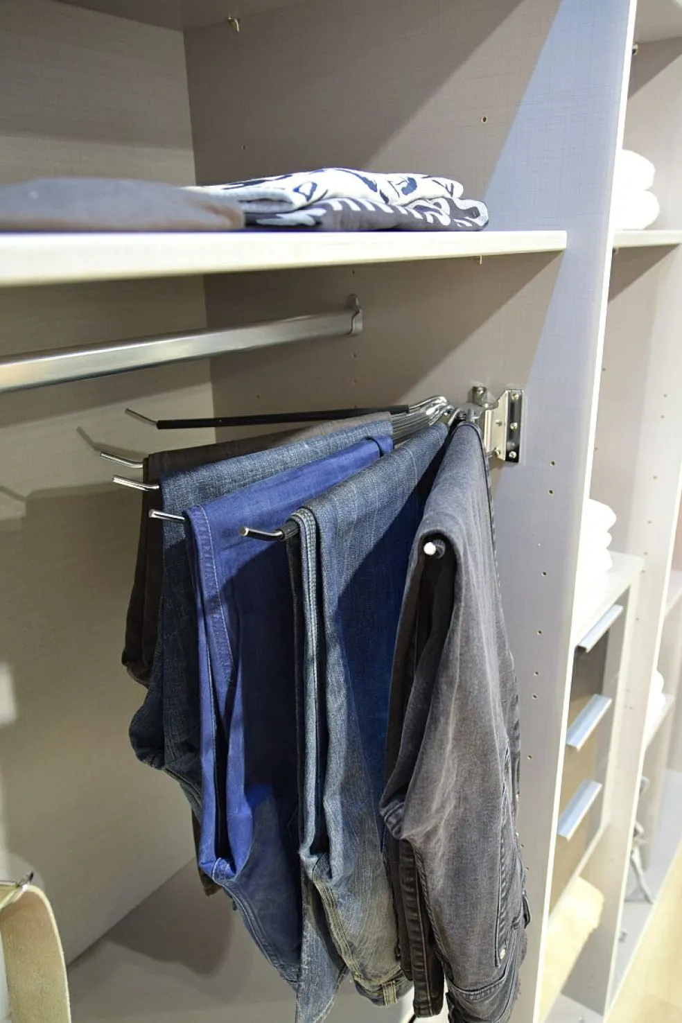 Porte-pantalons 869